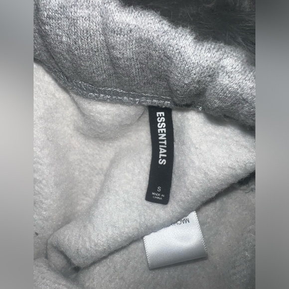 Essentials - Fear of god women’s  Grey sweatpants. Worn once! Size S. - Picture 3 of 4